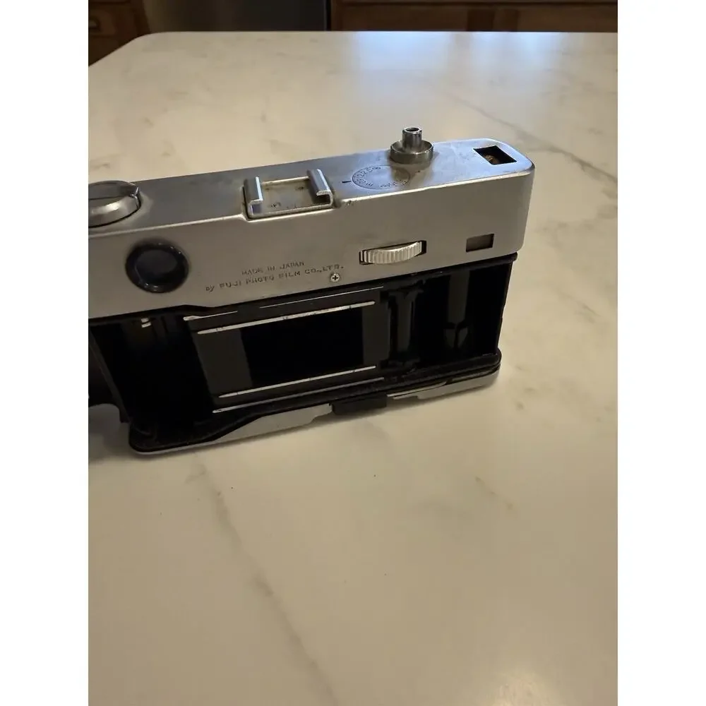 Fujifilm Fujica Compact Deluxe 35mm Rangefinder Camera f1.8 4.5cm Lens UNTESTED